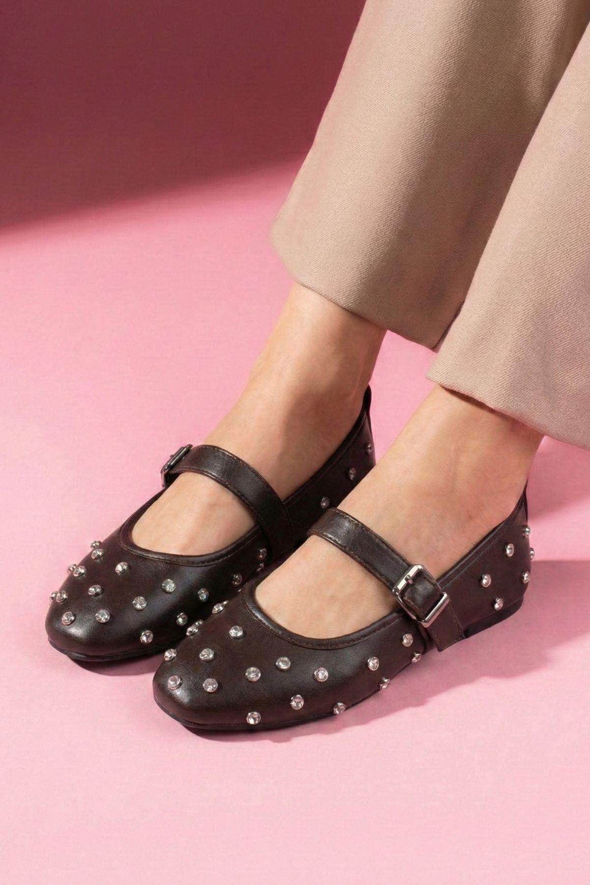 Argent Kahverengi Cilt Kristal Zımba Taşlı Kemerli Premium Babet