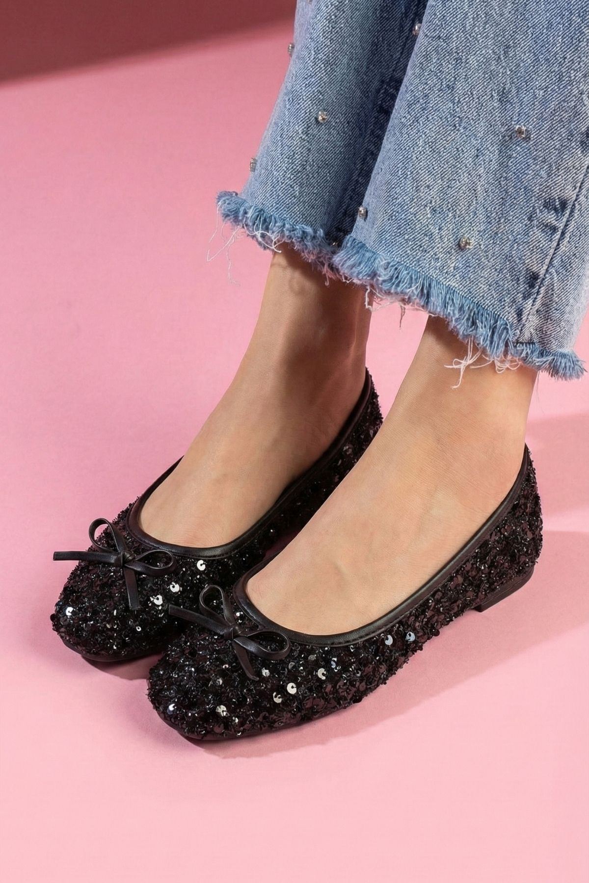 Lucent Siyah Pullu Payetli Fiyonk Detaylı Babet