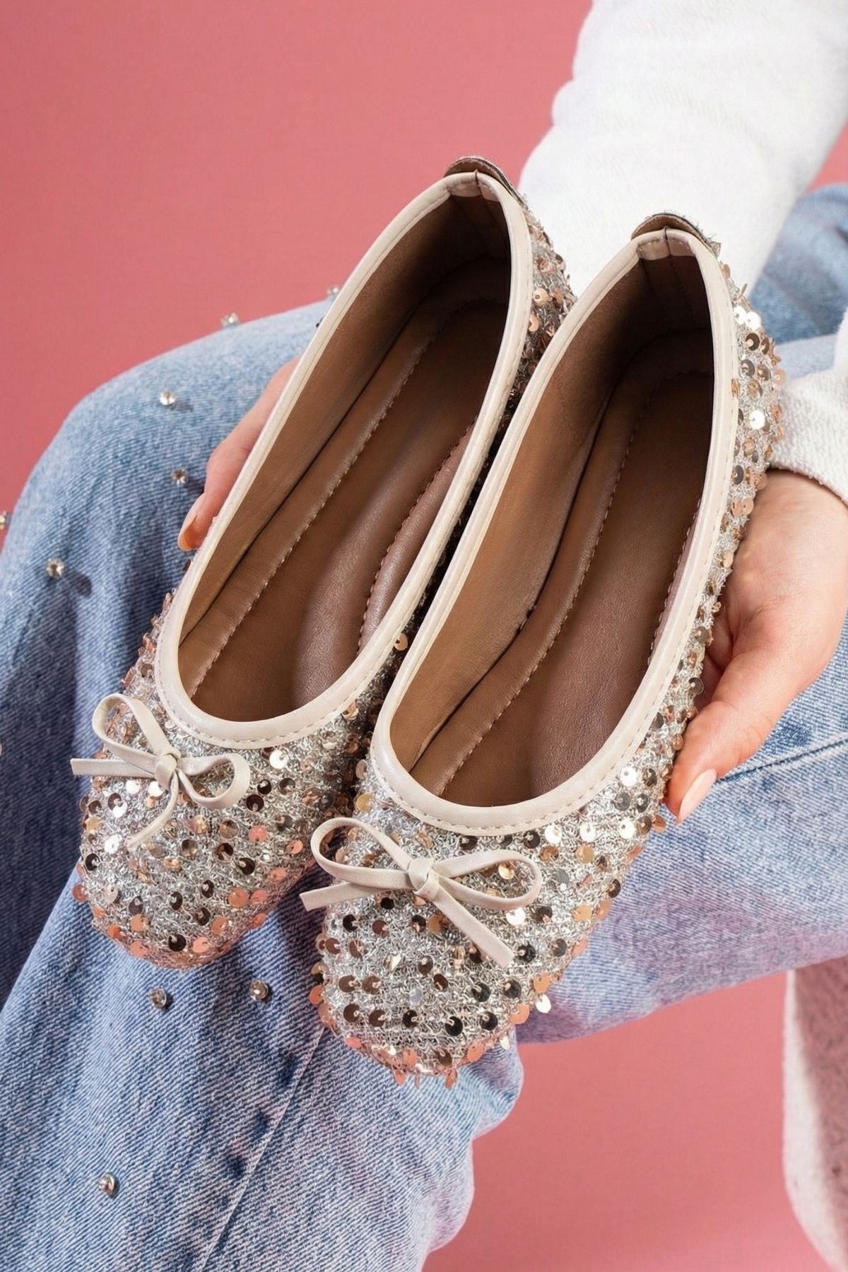 Lucent Bej Pullu Payetli Fiyonk Detaylı Babet