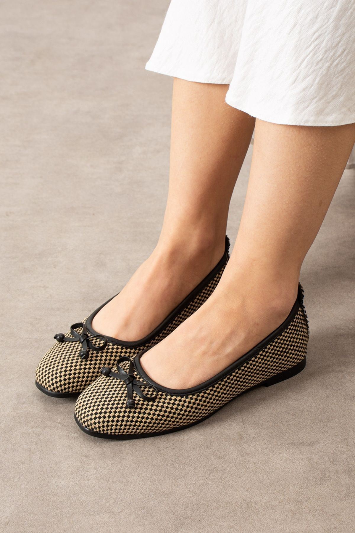 Fiora Damalı Siyah Fiyonklu Ahşap Boncuk Detaylı Babet