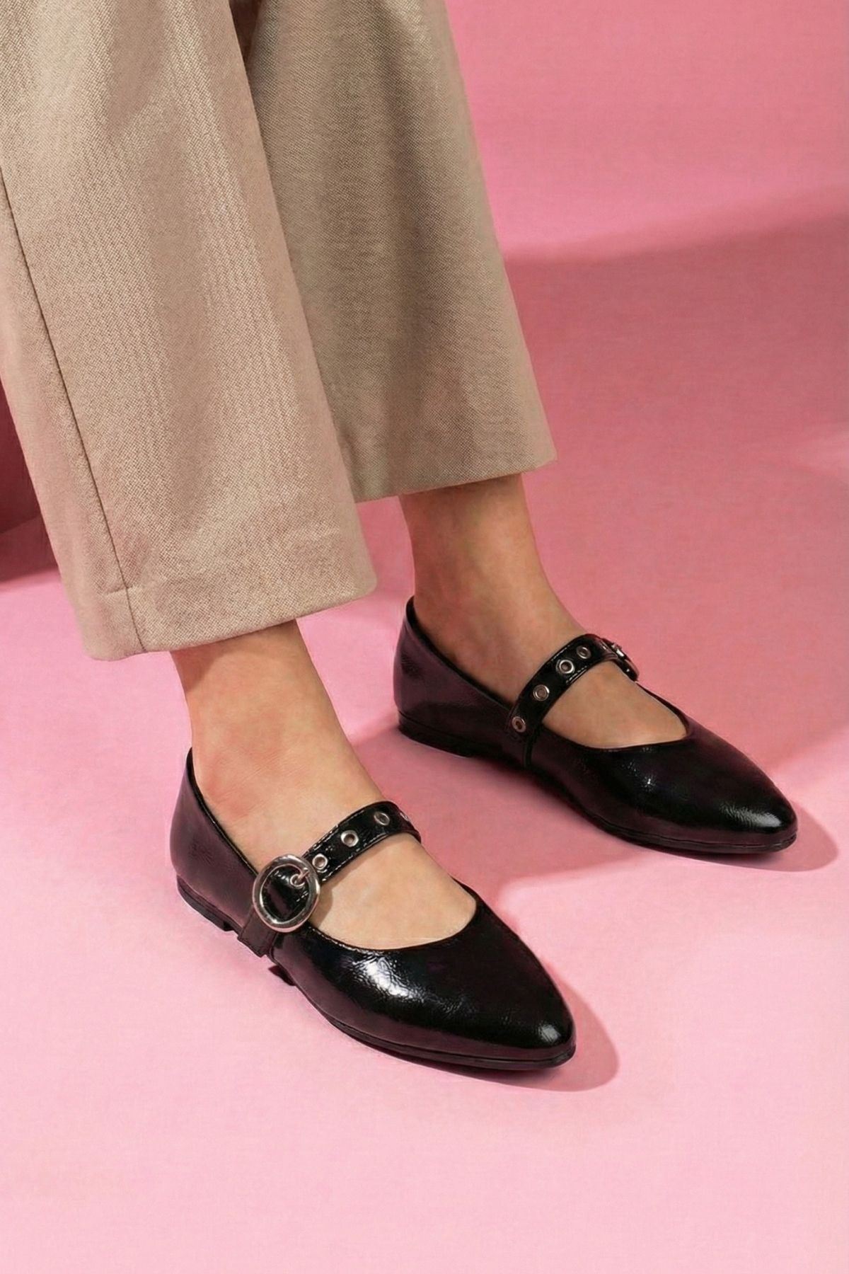 Allegra Siyah Kırışık Rugan Nikel Halka Tokalı Kemer Bantlı Babet