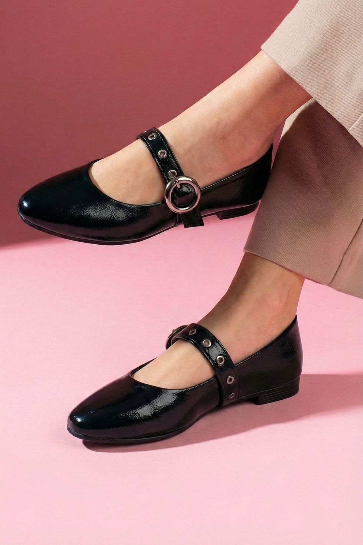 Allegra Siyah Kırışık Rugan Nikel Halka Tokalı Kemer Bantlı Babet