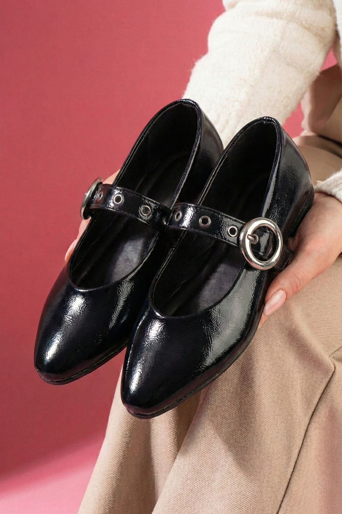 Allegra Siyah Kırışık Rugan Nikel Halka Tokalı Kemer Bantlı Babet