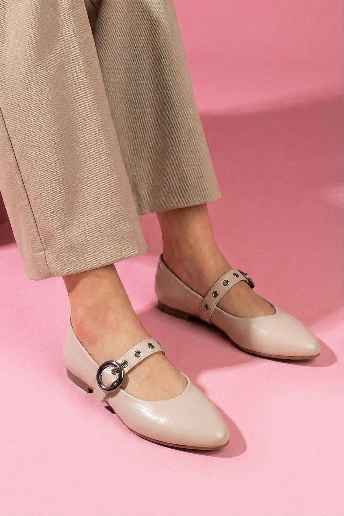 Allegra Bej Kırışık Rugan Nikel Halka Tokalı Kemer Bantlı Babet