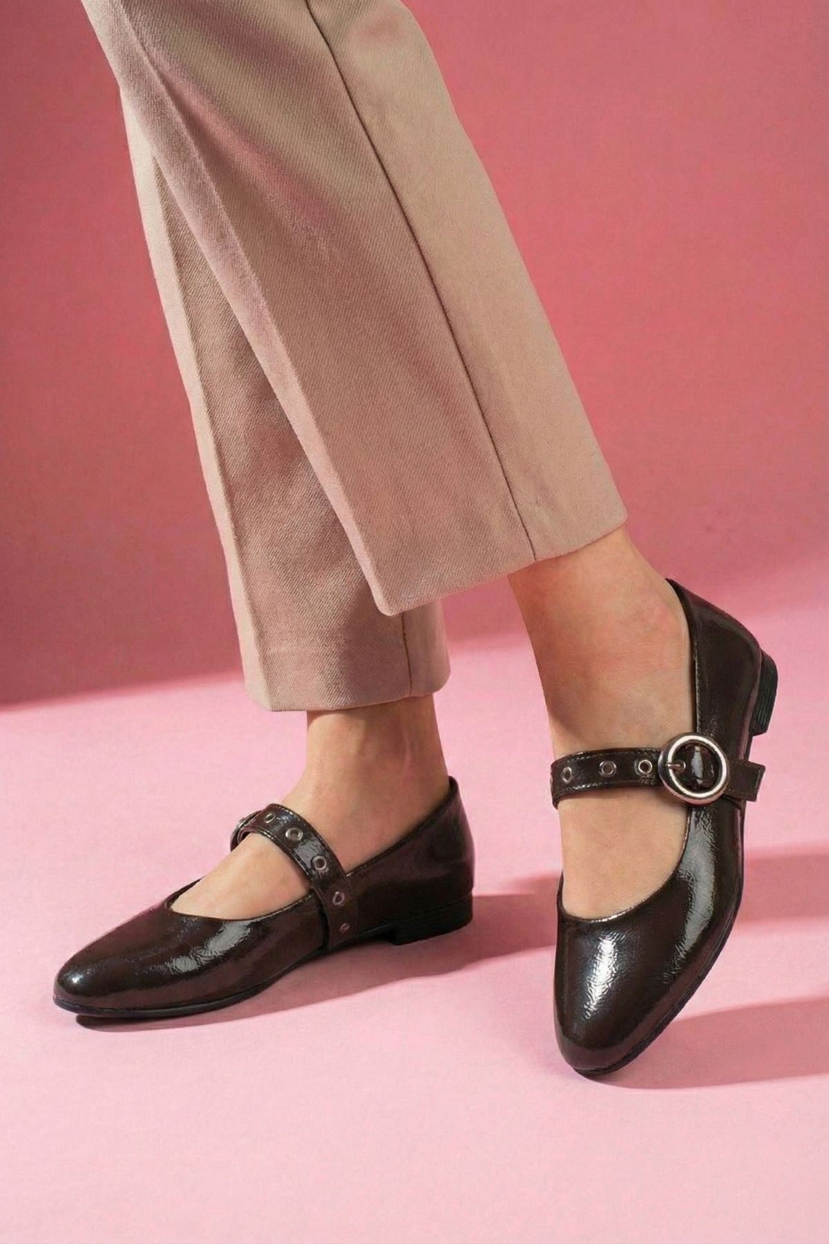 Allegra Kahverengi Kırışık Rugan Nikel Halka Tokalı Kemer Bantlı Babet