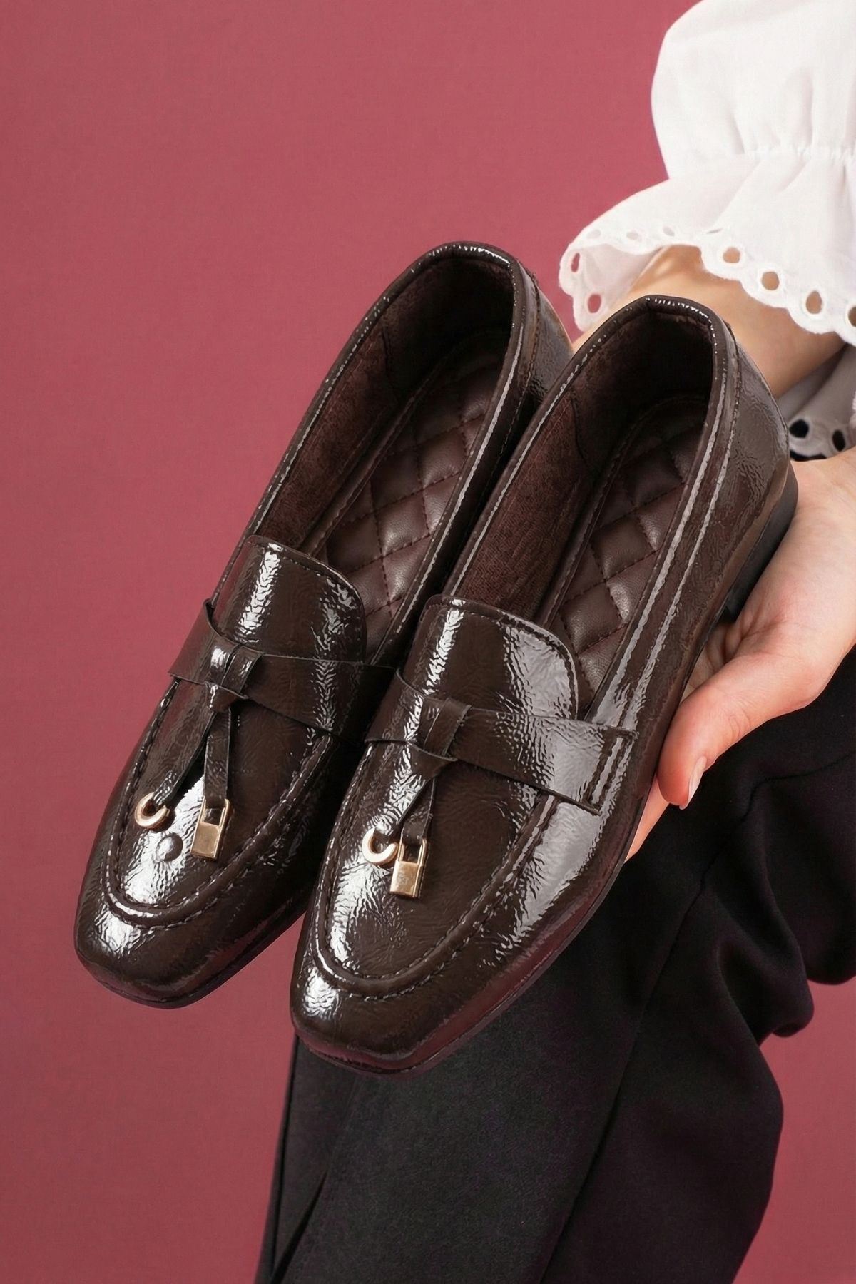 Viona Kahverengi Kırışık Rugan Saraçlı Mini Fiyonk Aksesuarlı Loafer Babet