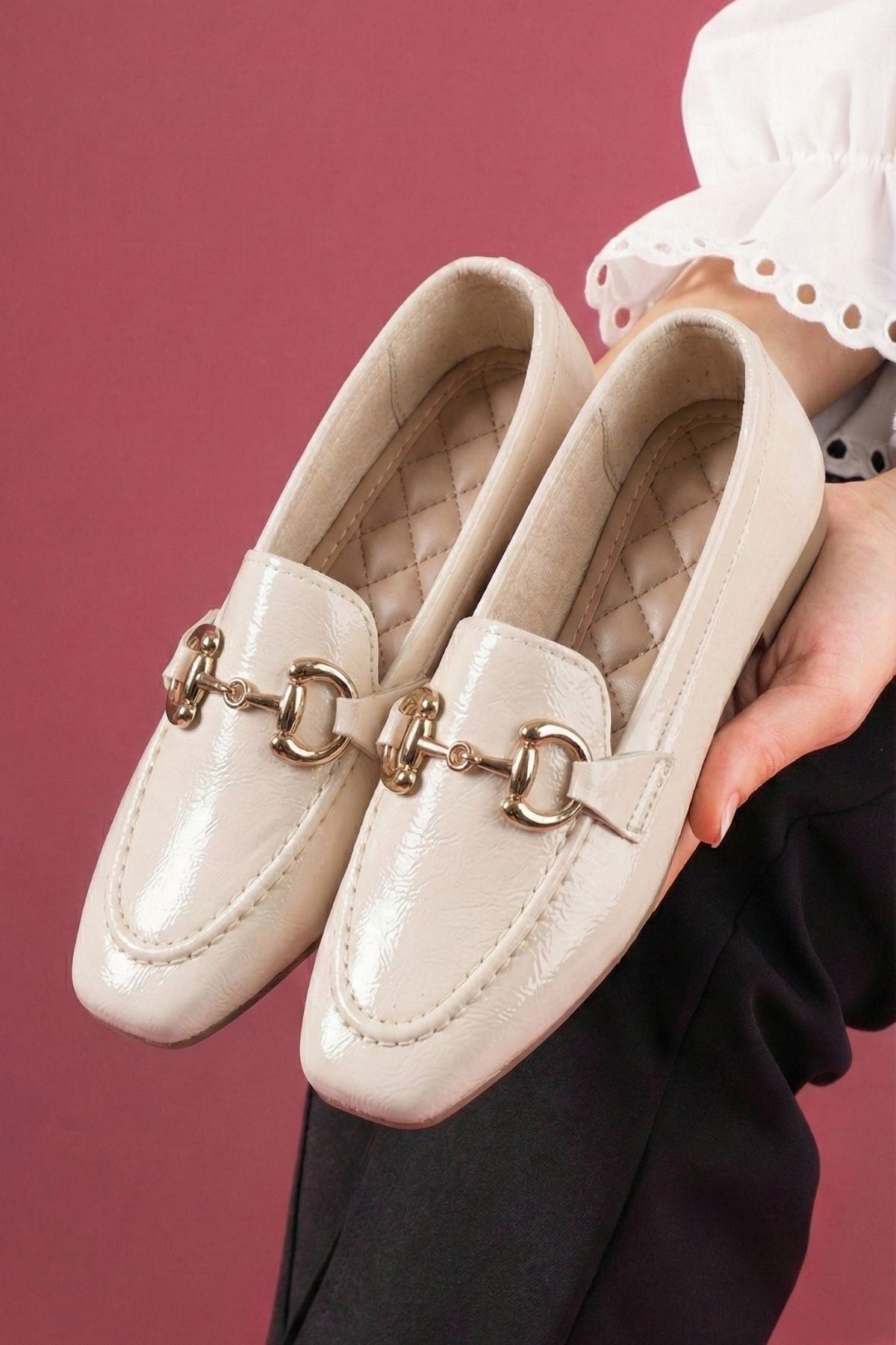 Arven Bej Kırışık Rugan Saraçlı Gold Tokalı Loafer Babet