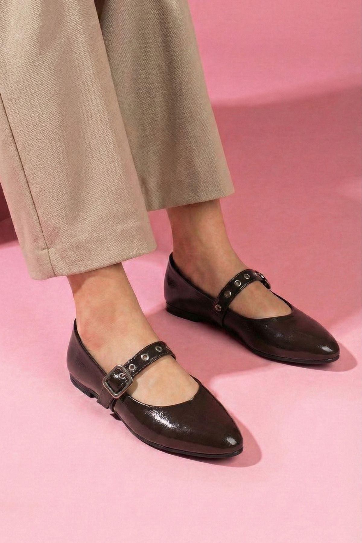 Allegra Kahverengi Kırışık Rugan Nikel Halka Tokalı Kemer Bantlı Babet