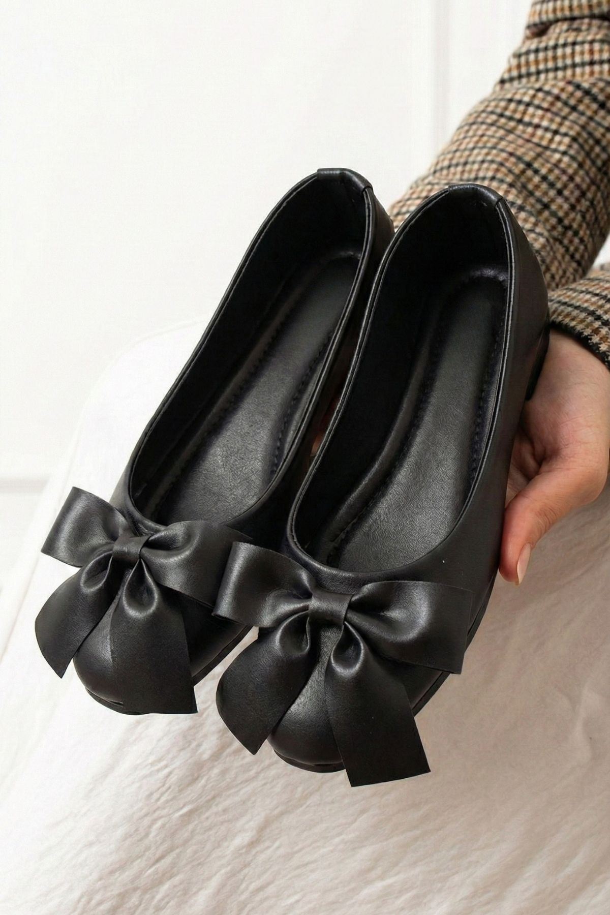 Biella Siyah Cilt Büyük Fiyonklu Babet