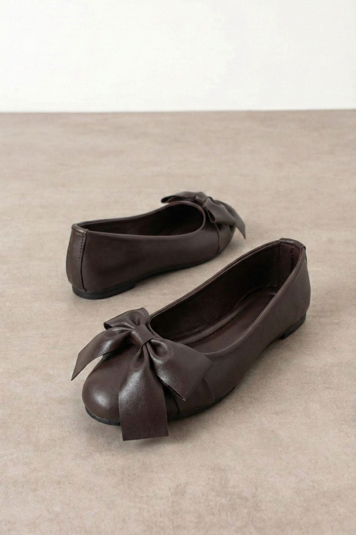 Biella Kahverengi Cilt Büyük Fiyonklu Babet