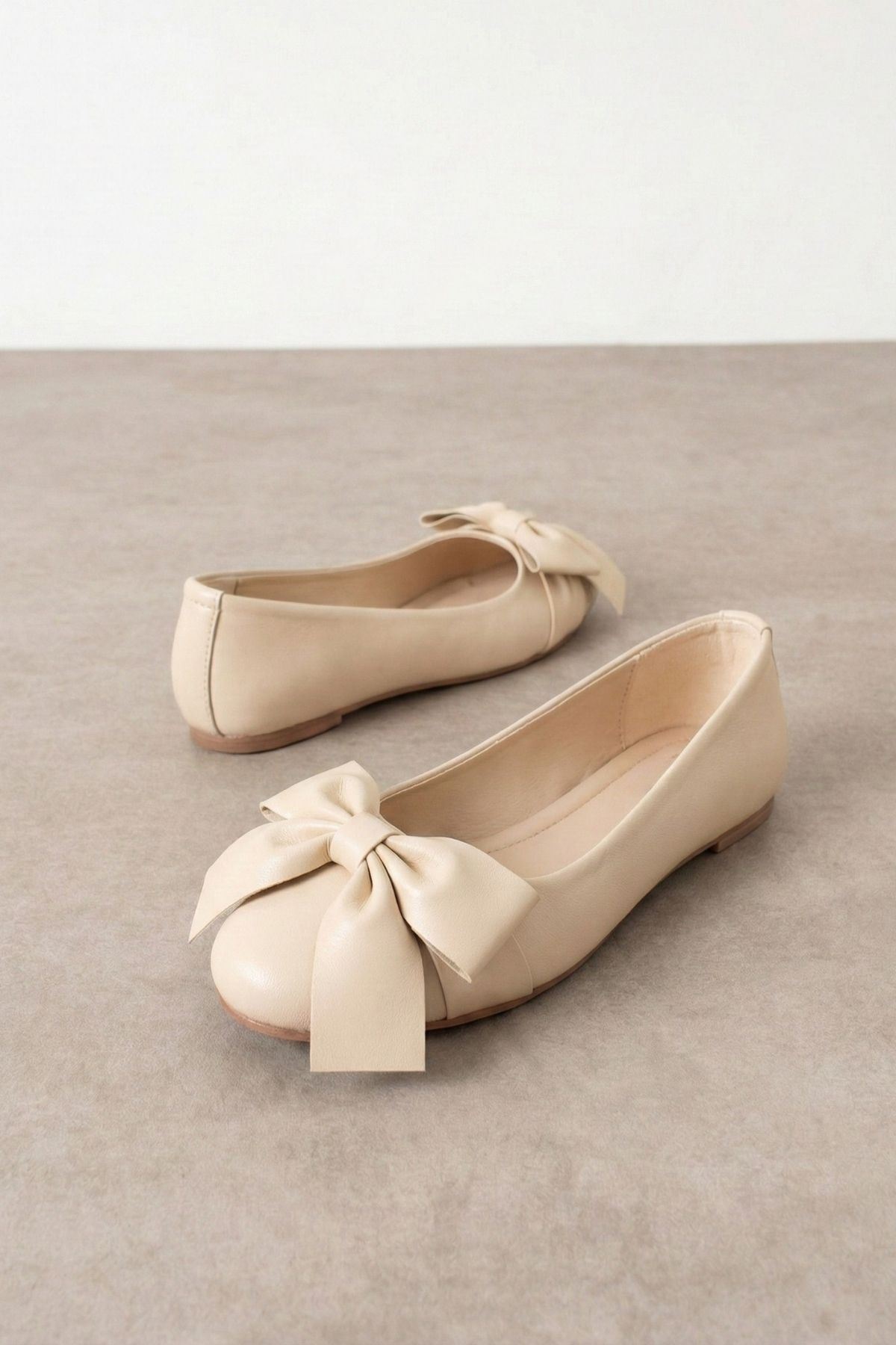 Biella Bej Cilt Büyük Fiyonklu Babet