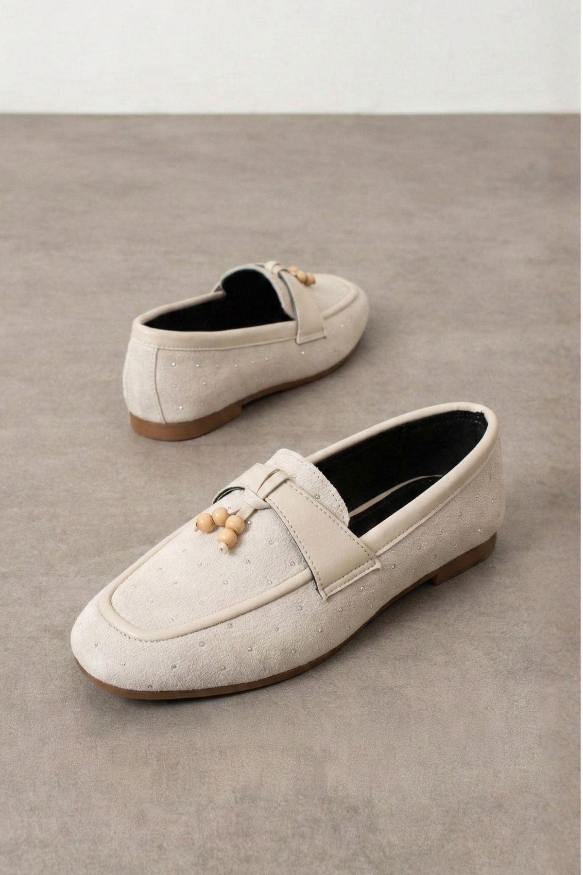 Padova Bej Mini Taşlı Püsküllü Ahşap Boncuk Detaylı Loafer Babet Günlük Ayakkabı