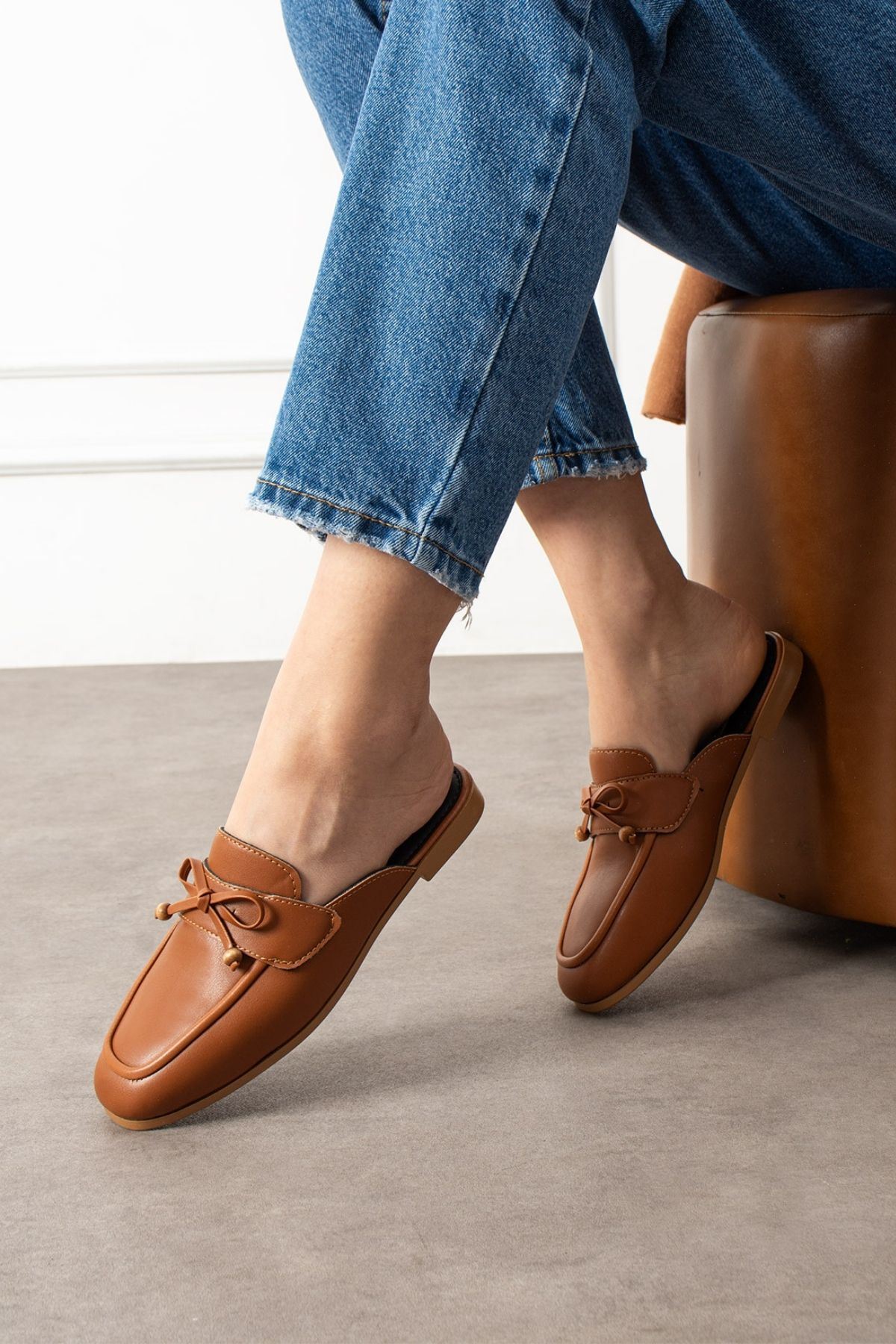 Piera Taba Cilt Fiyonklu Ahşap Boncuk Detaylı Önü Kapalı Terlik