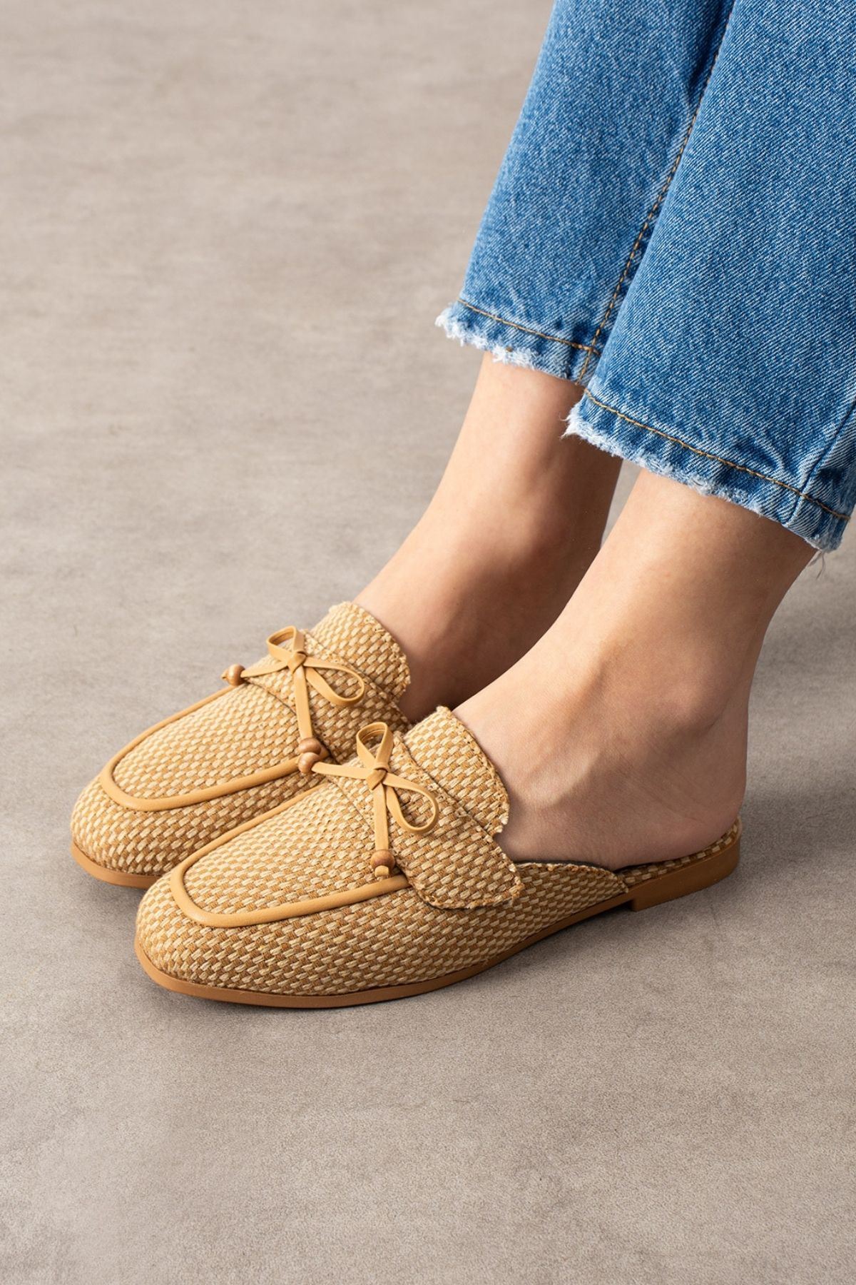 Piera Damalı Vizon Fiyonklu Ahşap Boncuk Detaylı Önü Kapalı Terlik