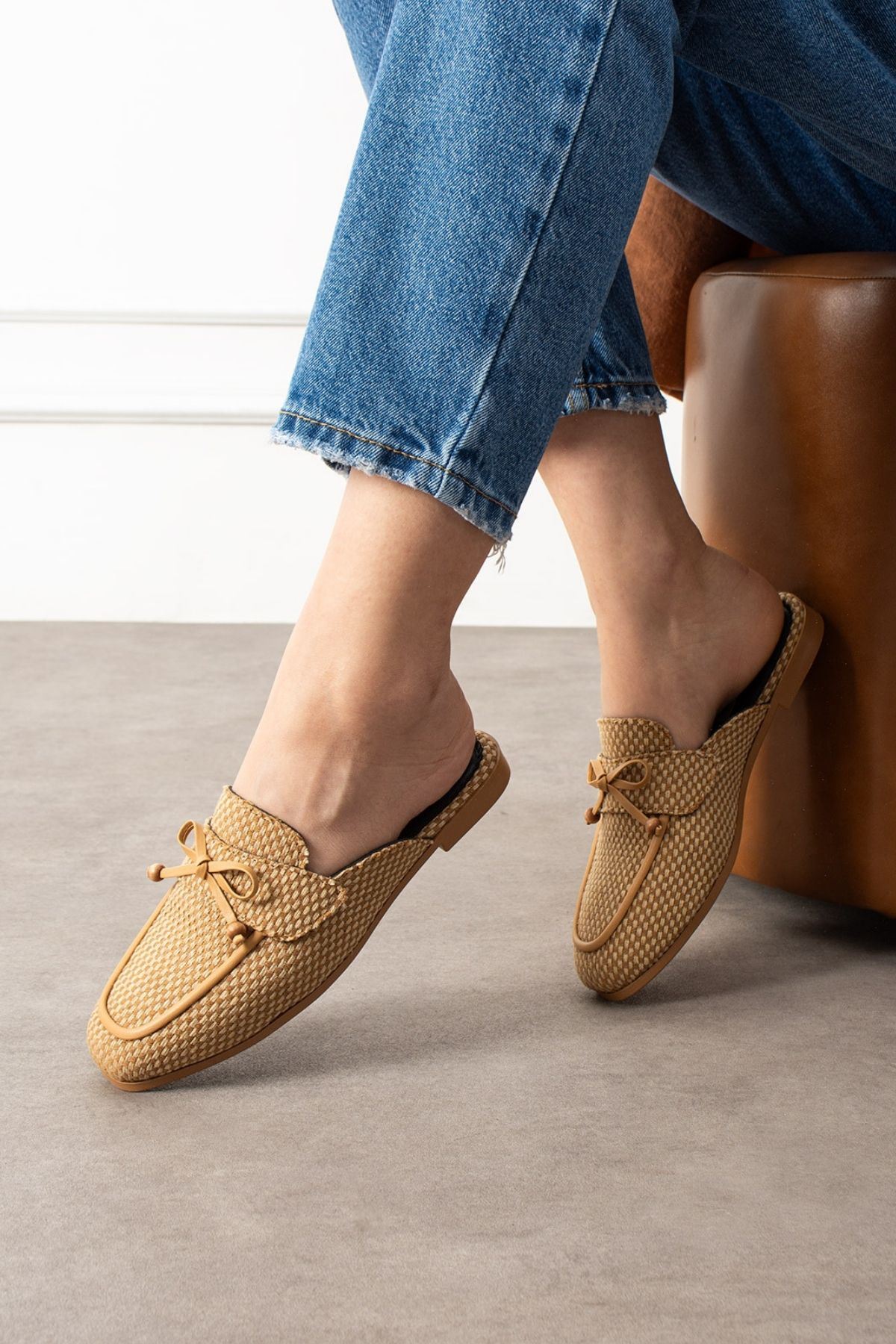 Piera Damalı Vizon Fiyonklu Ahşap Boncuk Detaylı Önü Kapalı Terlik