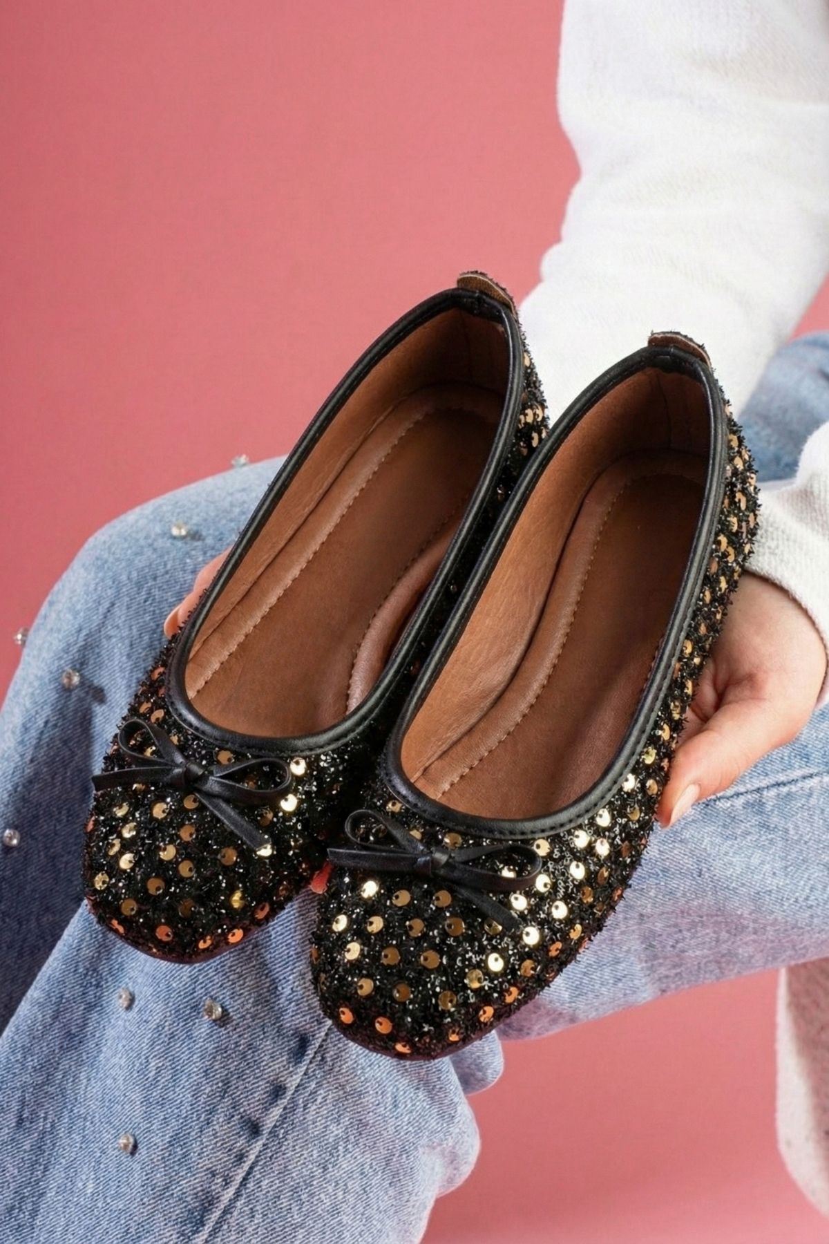 Lucent Siyah Altın Pullu Payetli Fiyonk Detaylı Babet