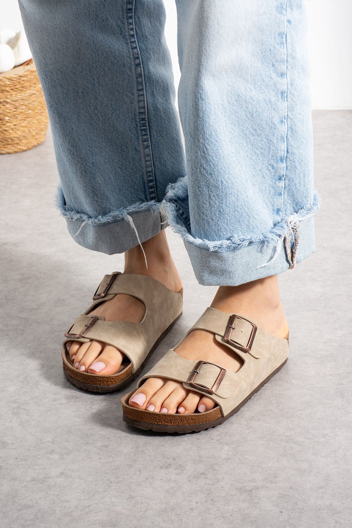 Arona Bej Nubuk Çift Bantlı Ortopedik Mantar Taban Premium Terlik