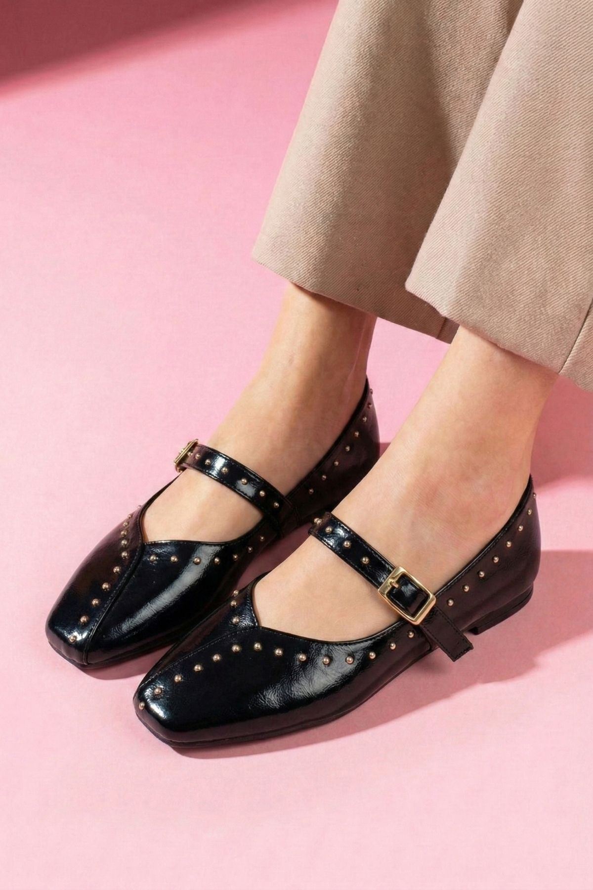 Castana Siyah Cilt Metal Mini Troklu Gold Tokalı Tek Bant Babet