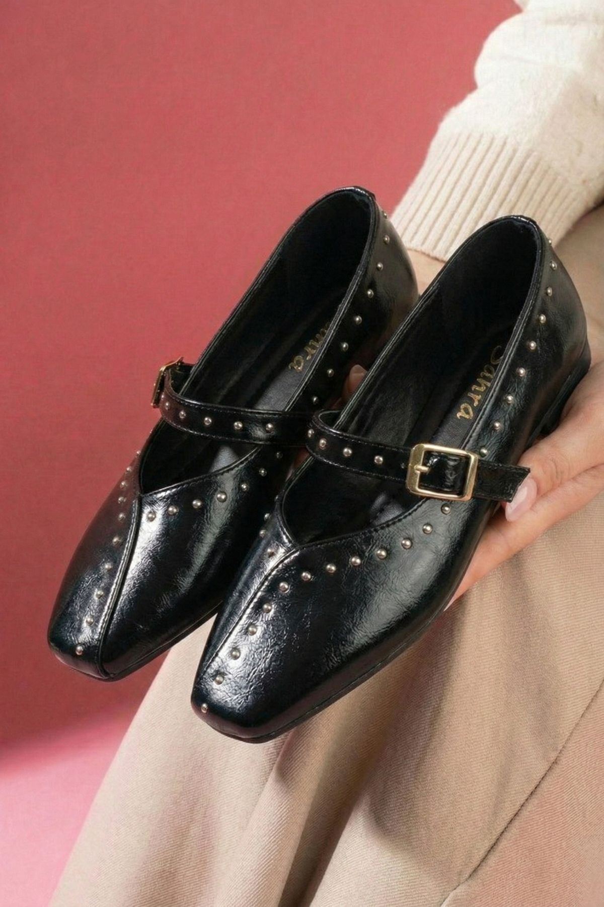 Castana Siyah Cilt Metal Mini Troklu Gold Tokalı Tek Bant Babet