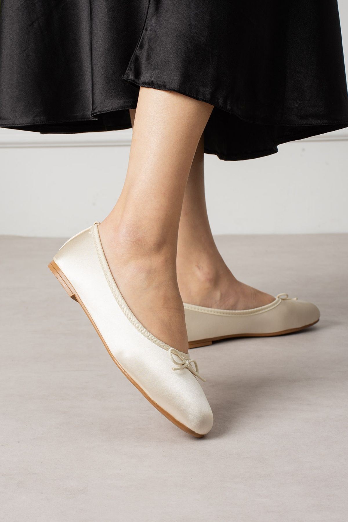 Lumia Bej Saten Mini Fiyonklu Babet