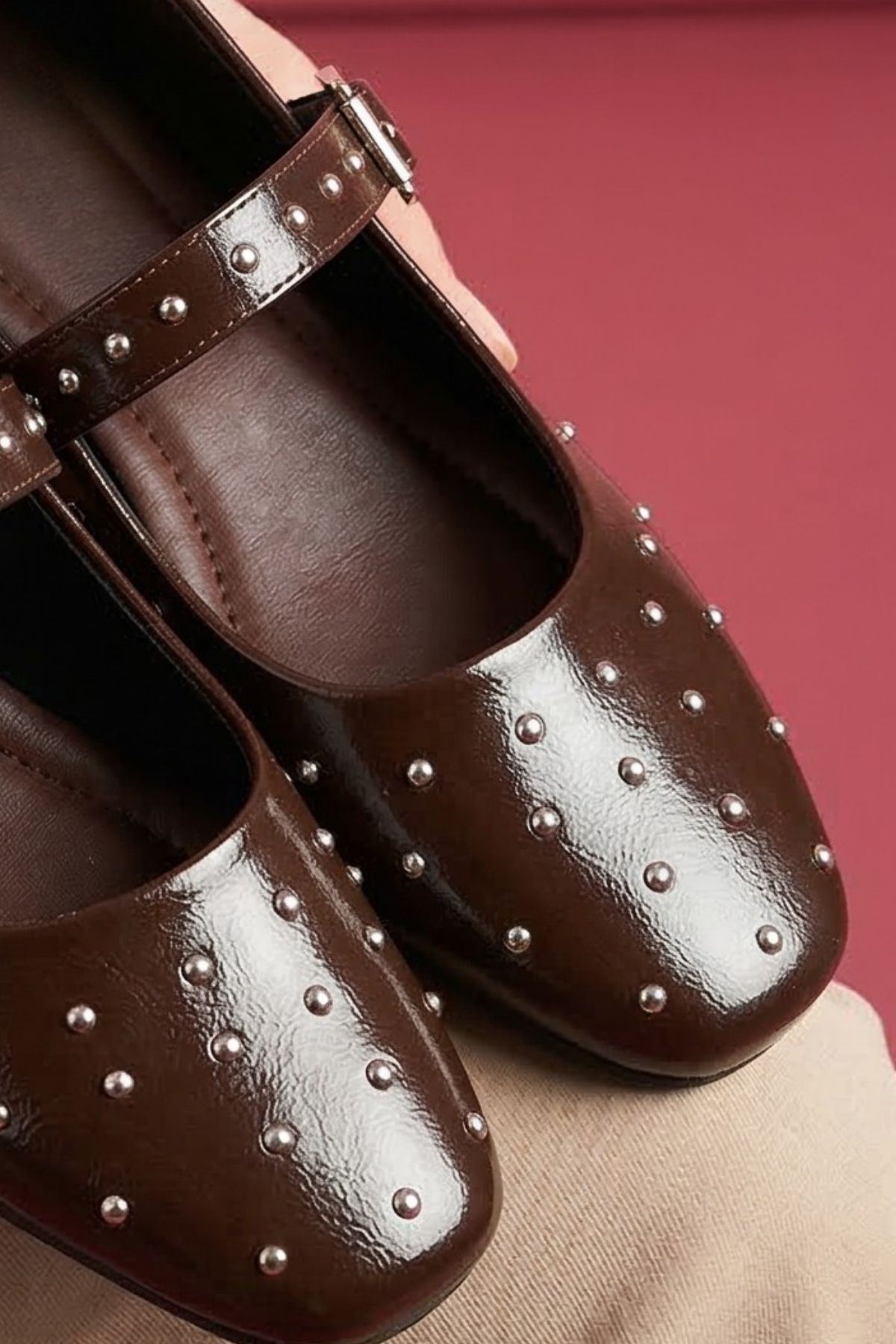 Vittoria Kahverengi Cilt Metal Mini Troklu Gold Tokalı Tek Bant Babet