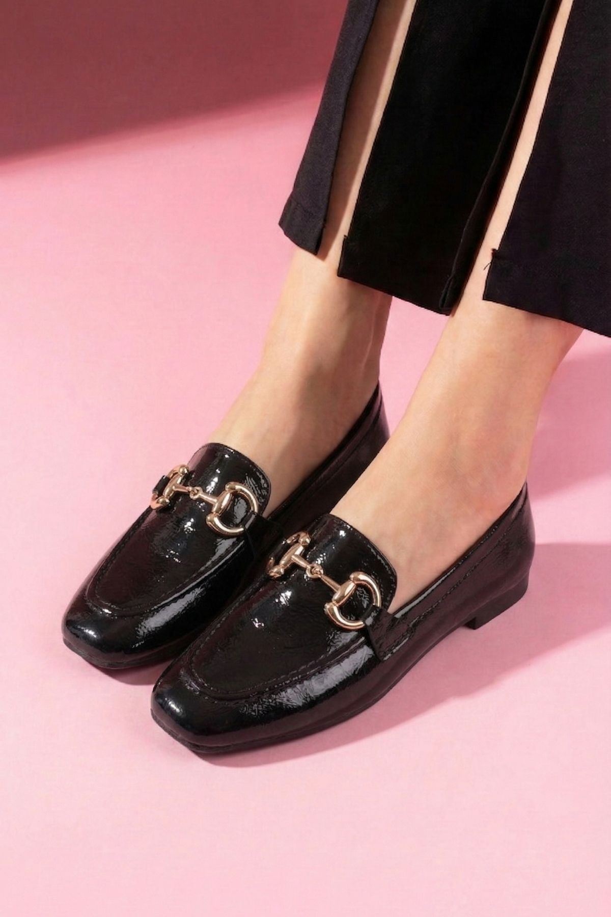 Arven Siyah Kırışık Rugan Saraçlı Gold Tokalı Loafer Babet