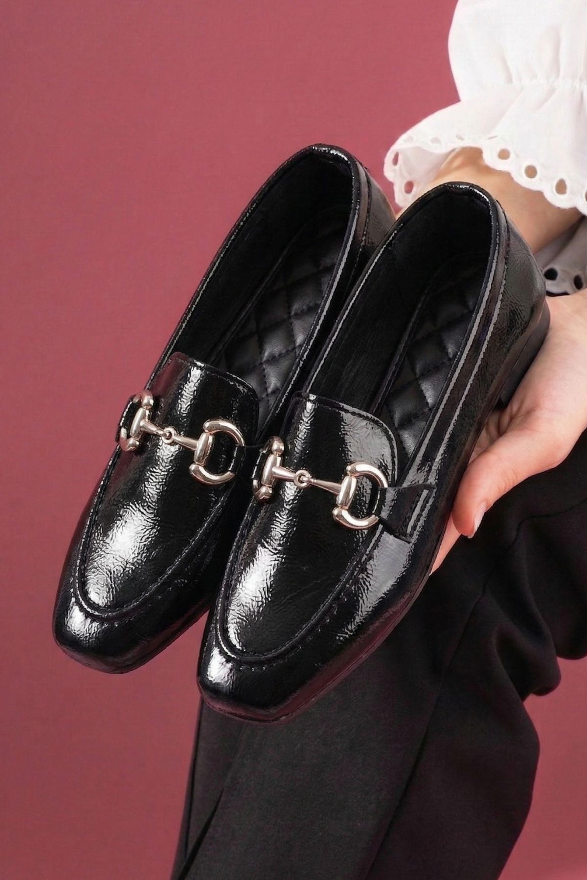 Arven Siyah Kırışık Rugan Saraçlı Gold Tokalı Loafer Babet