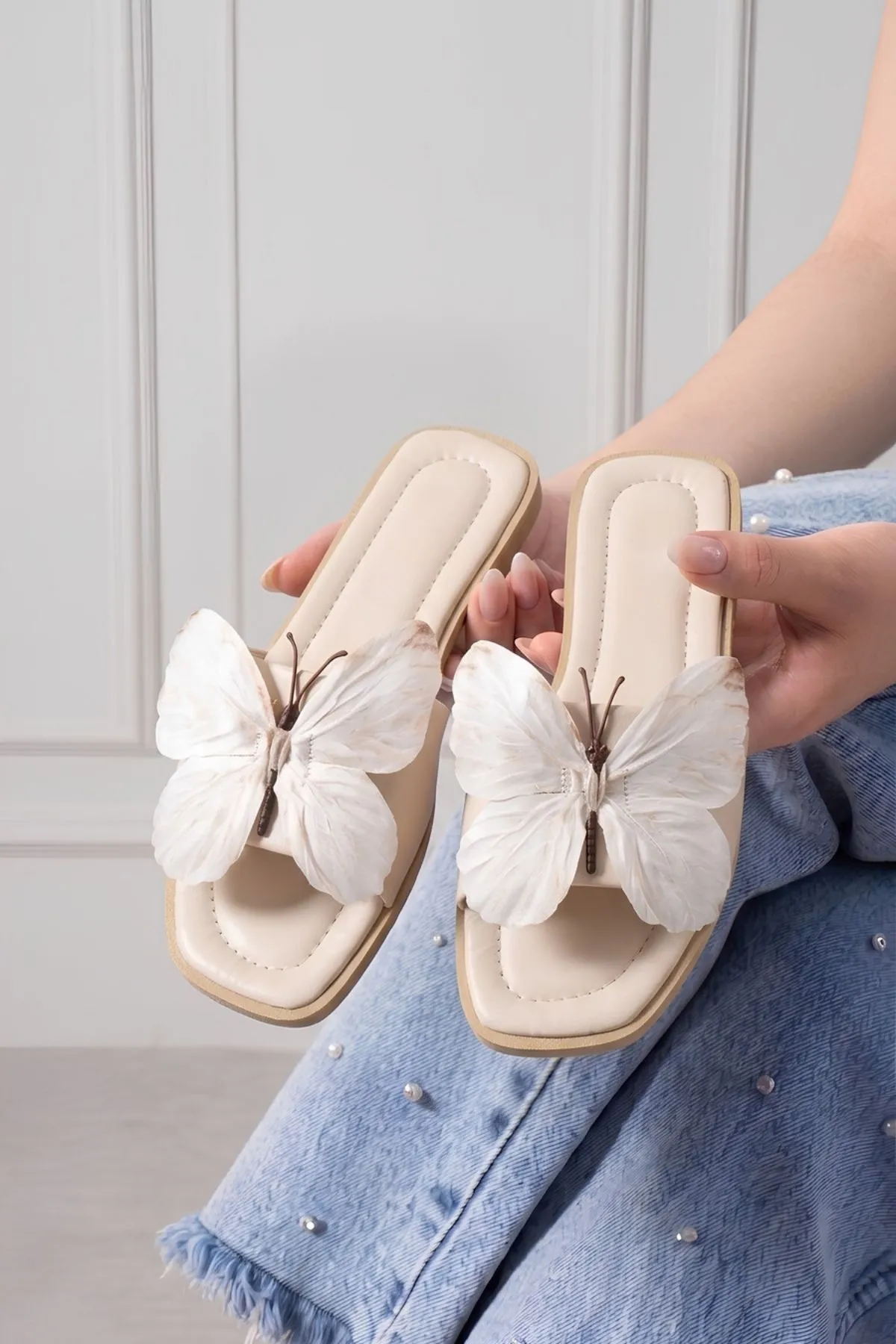 Papillon Bej Kumaş Kelebek Detaylı Terlik