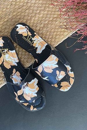 Kingo Hardal Çiçekli Siyah Yarı Şeffaf Terlik