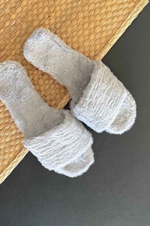 Tapic Gri Tek Bantlı Peluş Ev Terliği  