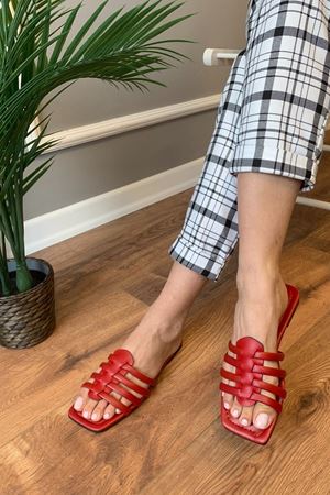 Emmen  Kırmızı İnce Kemerli Terlik 