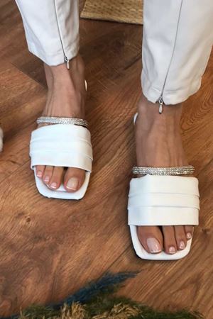 Loza Beyaz Kat Katlı Kemer Detaylı Terlik 