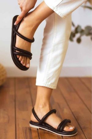 Kasey Siyah  İnce Kemerli Sandalet