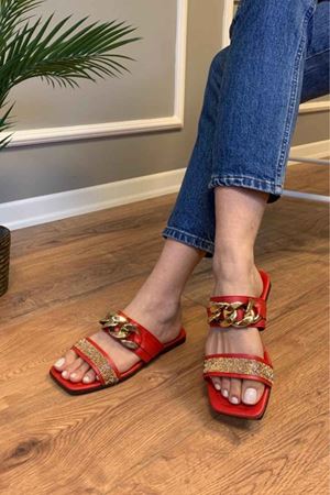 Lana Kırmızı Taş İşlemeli Zincir Kemerli  Terlik  