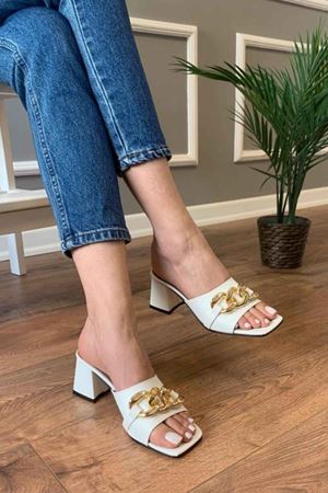 Robert Beyaz Zincirli Topuklu Terlik  