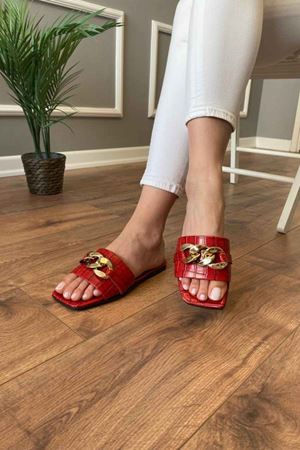 Della  Kırmızı Kare Desenli   Zincir Tokalı   Terlik 