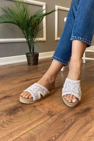  Megan Beyaz İşleme  Detaylı  Terlik   