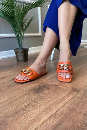 Della   Turuncu Kare Desenli   Zincir Tokalı   Terlik  