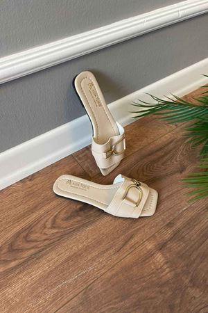 Alvis   Bej Küçük D Toka  Kemerli Terlik 