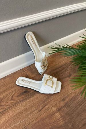 Alvis   Beyaz Küçük D Toka  Kemerli Terlik  