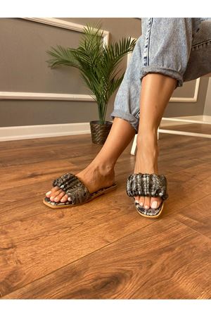 Ross   Siyah Yılan Desenli Büzgülü Terlik 