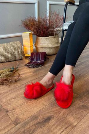 Perla   Kırmızı  Ponpon Detaylı  Önü  Kapalı  Ev Terliği   