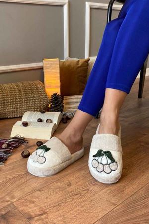 Felix   Bej Kiraz İşlemeli  Ev Terliğ