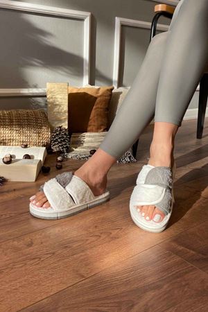 Tessa  Beyaz  - Gri   Geçirmeli  Çift Bantlı Önü Açık Ev Terliği  