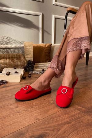 Darell  Kırmızı Papyonlu Taş İşleme Detaylı Önü Kapalı Ev Terliği 