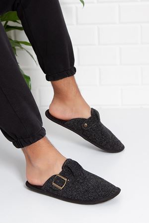 Mertens Erkek Siyah Kemerli Keçeli Önü Kapalı Ev Terliği 