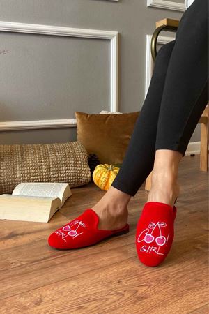 Forest  Kırmızı Çilek Nakış İşlemeli  Önü Kapalı  Ev Terliği  