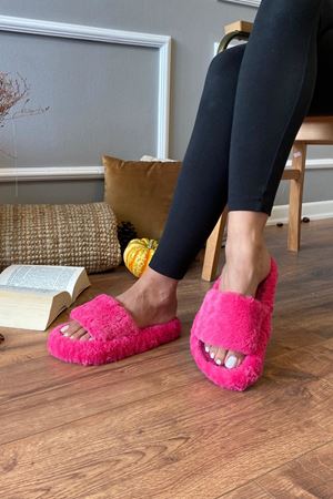 Panama Pembe  Kalın Tek Bantlı Geniş Havuzlu Tüylü Ev Terliği 