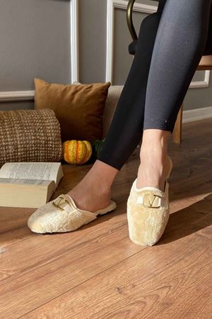 Vargas Bej V Tokalı Tüylü Önü Kapalı  Ev Terliği 