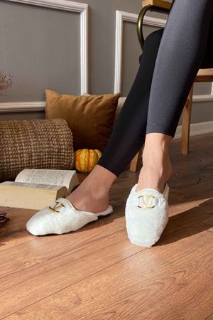 Vargas Beyaz V Tokalı Tüylü Önü Kapalı  Ev Terliği 